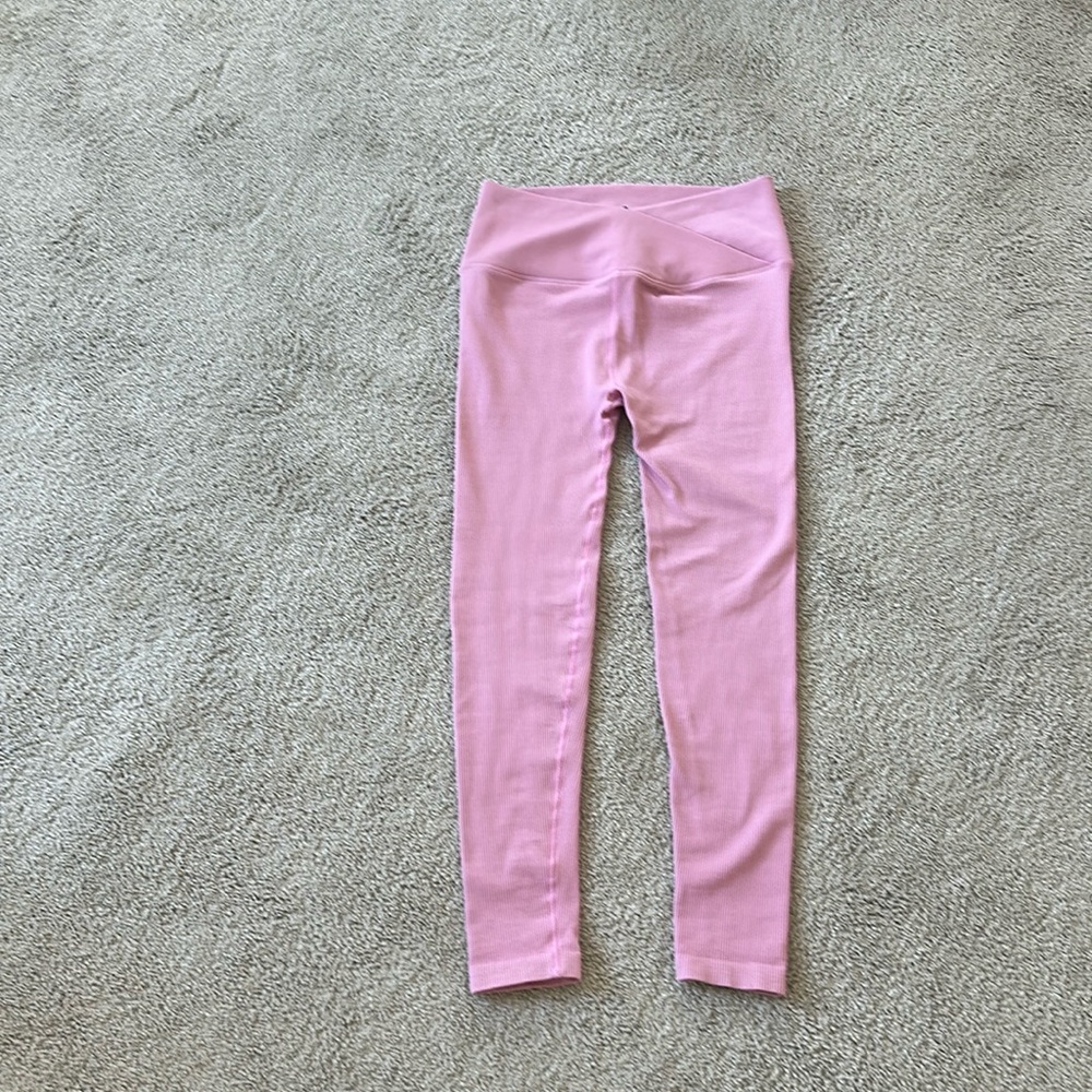 Spiritual Gangster robbed leggings in front size XS/S.